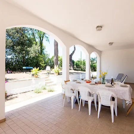 Enchanting Coastal With Views *